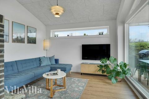 Die Couch im Luxusferienhaus Nr. 950 in Fünen und seine Inseln lädt zu Gesellschaftsspielen oder zu Kinoabenden ein.