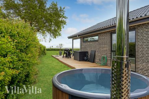 Genießen Sie den warmen Whirlpool im Luxusferienhaus Nr. 950 in Fünen und seine Inseln
