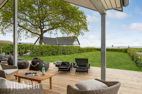 Das Luxusferienhaus Nr. 950 hat eine tolle Terrasse, die mit hochwertigen Gartenmöbeln für 9 Personen ausgestattet ist.