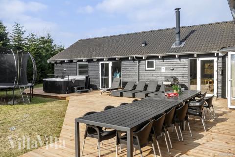 Das Luxusferienhaus Nr. 251 hat eine tolle Terrasse, die mit hochwertigen Gartenmöbeln für 20 Personen ausgestattet ist.