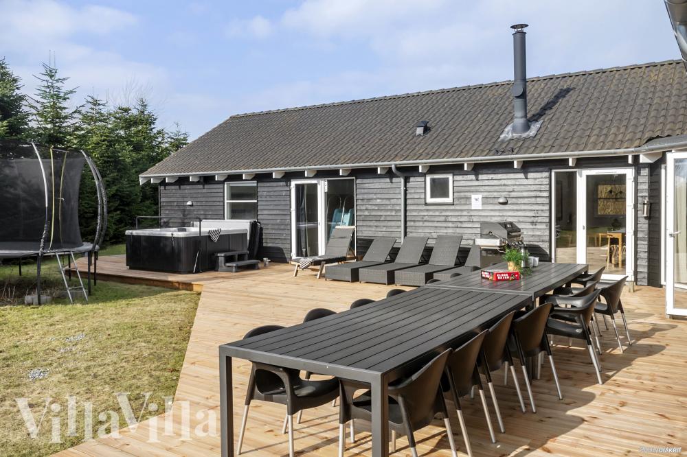 Das Luxusferienhaus Nr. 251 hat eine tolle Terrasse, die mit hochwertigen Gartenmöbeln für 20 Personen ausgestattet ist.