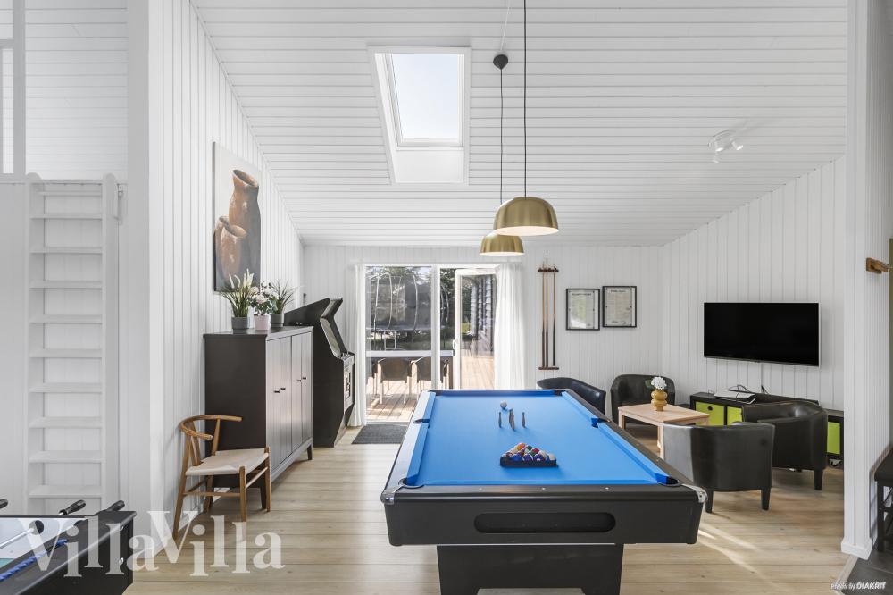 Neben den vielen schönen Stunden, die man im Poolbereich des Hauses verbringen kann, bietet das Luxusferienhaus 251 auch Spielevergnügen bei Billard/Tischtennis und Darts