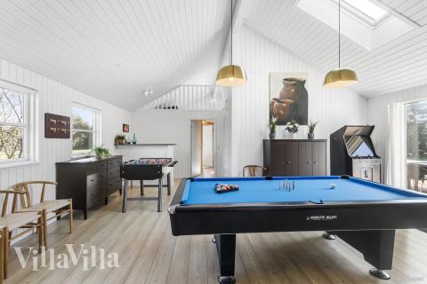 Das Luxusferienhaus 251 für 20 Personen hat einen großen Aktivitätsraum mit u. a. Billard und Darts