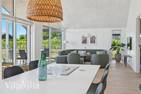 Aufenthaltsraum mit Platz für 18 im Luxusferienhaus Nr. 776.