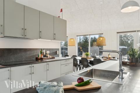 Die Küche in dem Luxusferienhaus Nr. 773 ist so gut ausgestattet, dass man problemlos Mahlzeiten für 24 Personen zubereiten kann.