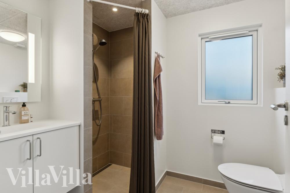 Eines der Badezimmer im Luxusferienhaus Nr. 773