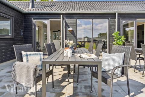 Das Luxusferienhaus Nr. 779 hat eine tolle Terrasse, die mit hochwertigen Gartenmöbeln für 26 Personen ausgestattet ist.