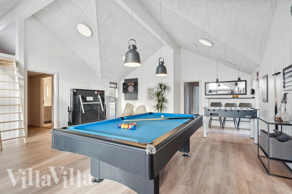 Neben den vielen schönen Stunden, die man im Poolbereich des Hauses verbringen kann, bietet das Luxusferienhaus 781 auch Spielevergnügen bei Billard/Tischtennis und Darts