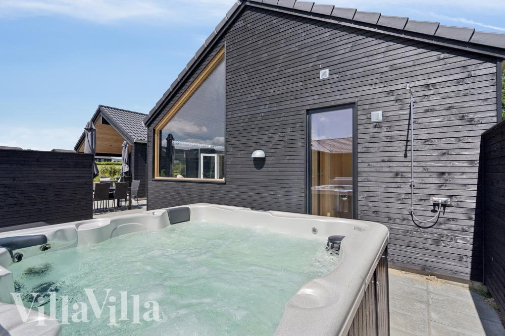 Genießen Sie den warmen Whirlpool im Luxusferienhaus Nr. 783 in Deutschland