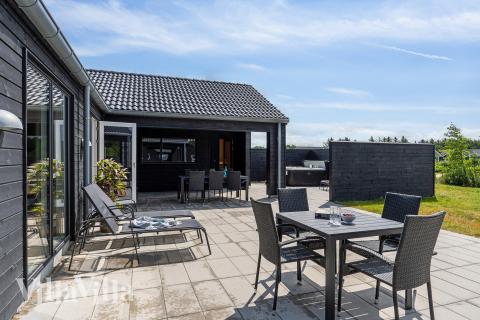 Auf der Terrasse des Ferienhauses Nr. 782 ist Platz für 24 Personen.