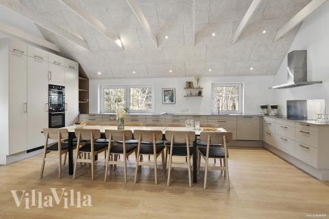 Die Küche in dem Luxusferienhaus Nr. 145 ist so gut ausgestattet, dass man problemlos Mahlzeiten für 22 Personen zubereiten kann.