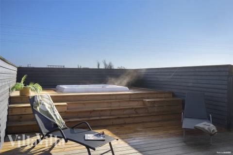 Genießen Sie den warmen Whirlpool im Luxusferienhaus Nr. 528 in Westjütland