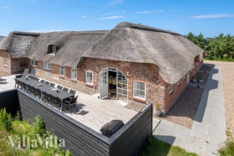 Dieses schöne Poolhaus Nr. 528 mit Platz für 28 Personen liegt in Westjütland