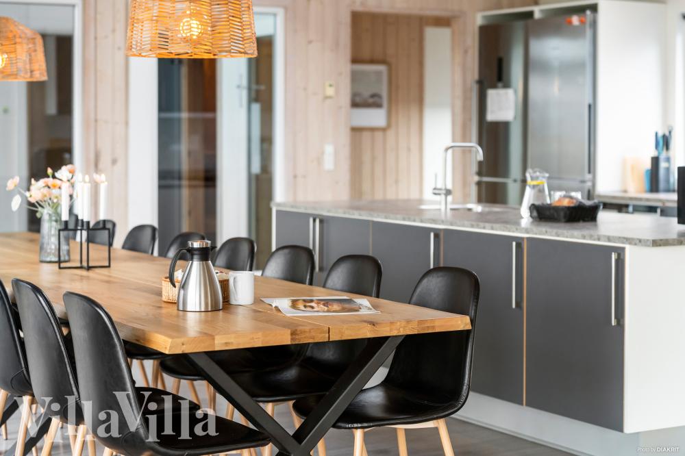 Aufenthaltsraum mit Platz für 18 im Luxusferienhaus Nr. 322.
