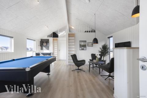 Neben den vielen schönen Stunden, die man im Poolbereich des Hauses verbringen kann, bietet das Luxusferienhaus 907 auch Spielevergnügen bei Billard/Tischtennis und Darts