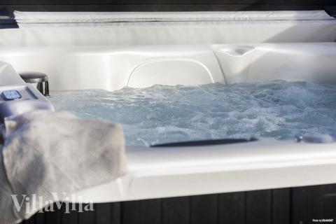 Genießen Sie den warmen Whirlpool im Luxusferienhaus Nr. 907 in Fünen und seine Inseln