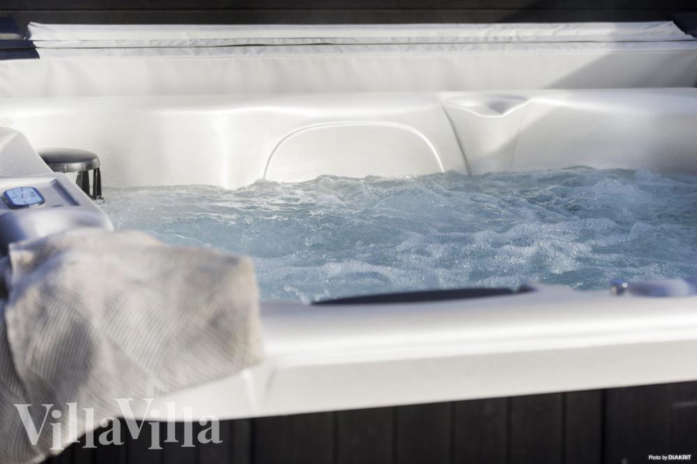 Genießen Sie den warmen Whirlpool im Luxusferienhaus Nr. 907 in Fünen und seine Inseln