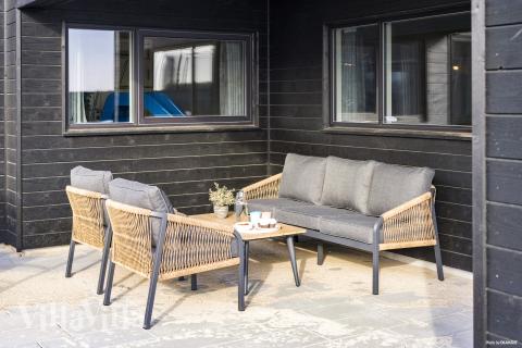 Das Luxusferienhaus Nr. 907 hat eine tolle Terrasse, die mit hochwertigen Gartenmöbeln für 18 Personen ausgestattet ist.