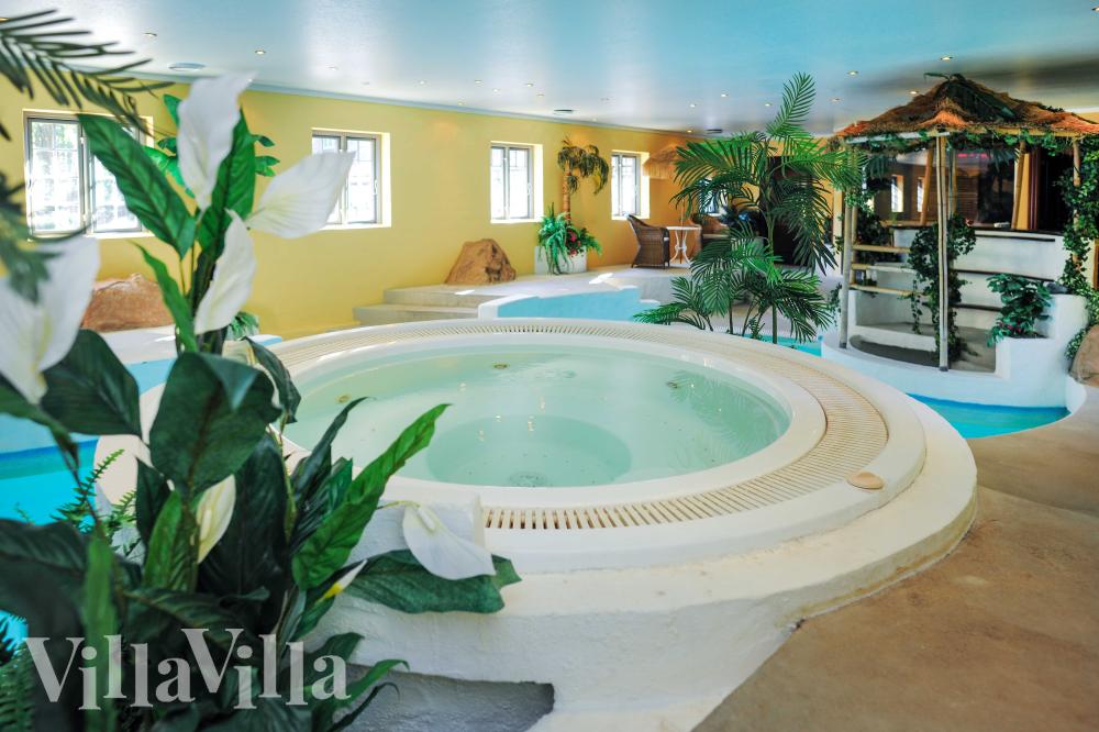 Der schicke Pool im Luxusferienhaus Nr. 951 für 18 Personen