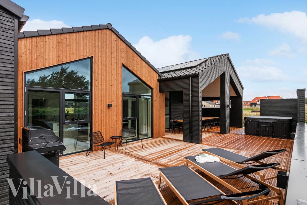 Genießen Sie einen Grillabend auf der Terrasse des Luxusferienhauses Nr. 682 in Nordjütland