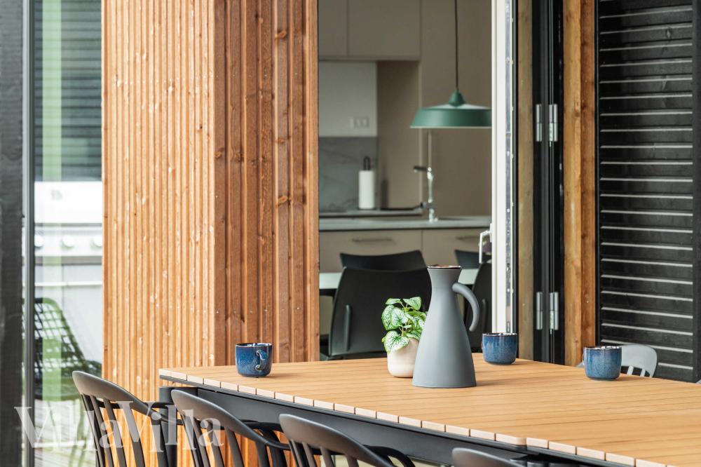 Auf der Terrasse des Ferienhauses Nr. 682 ist Platz für 18 Personen.