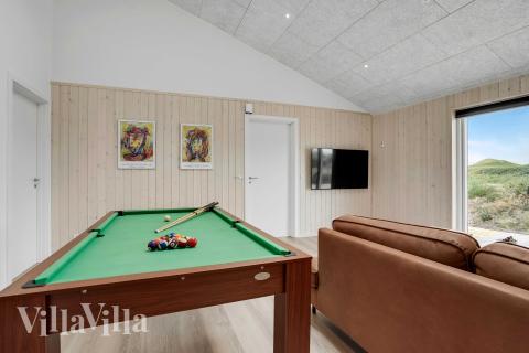 Neben den vielen schönen Stunden, die man im Poolbereich des Hauses verbringen kann, bietet das Luxusferienhaus 945 auch Spielevergnügen bei Billard/Tischtennis und Darts
