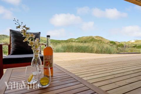 Genießen Sie einen Grillabend auf der Terrasse des Luxusferienhauses Nr. 945 in Nordjütland