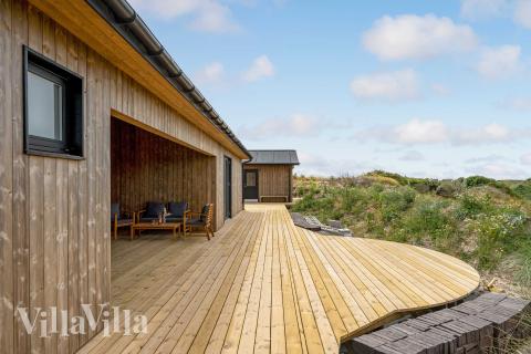 Auf der Terrasse des Ferienhauses Nr. 945 ist Platz für 12 Personen.
