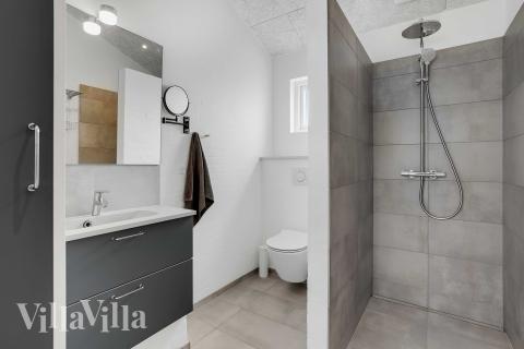 Im Luxusferienhaus Nr. 945 für 12 Personen gibt es Bad mit Dusche.