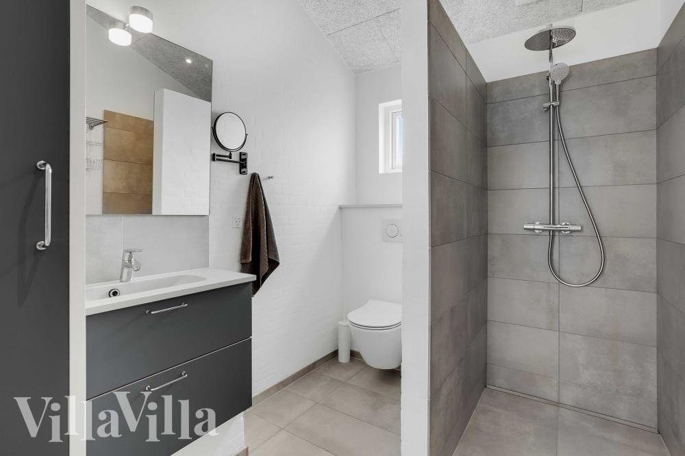 Im Luxusferienhaus Nr. 945 für 12 Personen gibt es Bad mit Dusche.