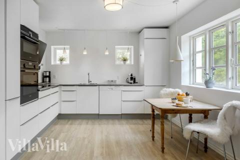 Die Küche in dem Luxusferienhaus Nr. 953 ist so gut ausgestattet, dass man problemlos Mahlzeiten für 14 Personen zubereiten kann.