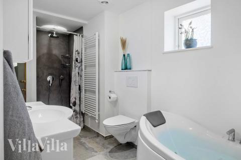 Im Luxusferienhaus Nr. 953 für 14 Personen gibt es Bad mit Dusche.