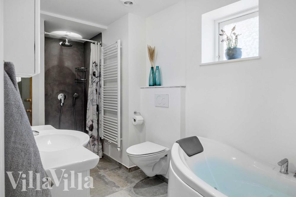 Im Luxusferienhaus Nr. 953 für 14 Personen gibt es Bad mit Dusche.