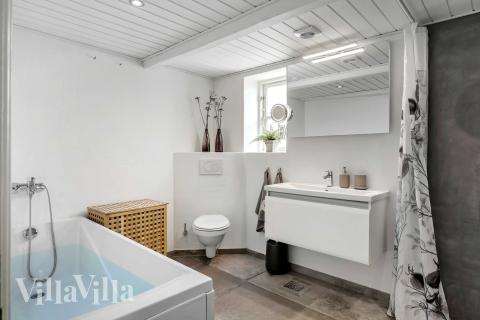 Im Luxusferienhaus Nr. 953 für 14 Personen gibt es ein Bad mit Dusche.