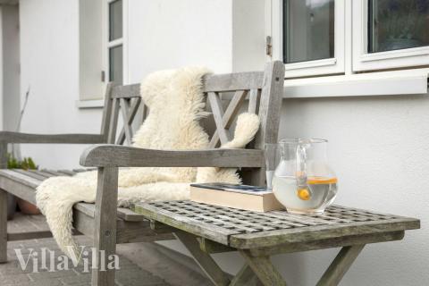 Auf der Terrasse des Ferienhauses Nr. 953 ist Platz für 14 Personen.