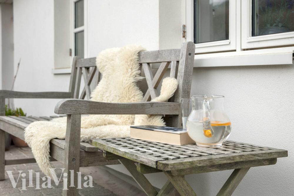 Auf der Terrasse des Ferienhauses Nr. 953 ist Platz für 14 Personen.