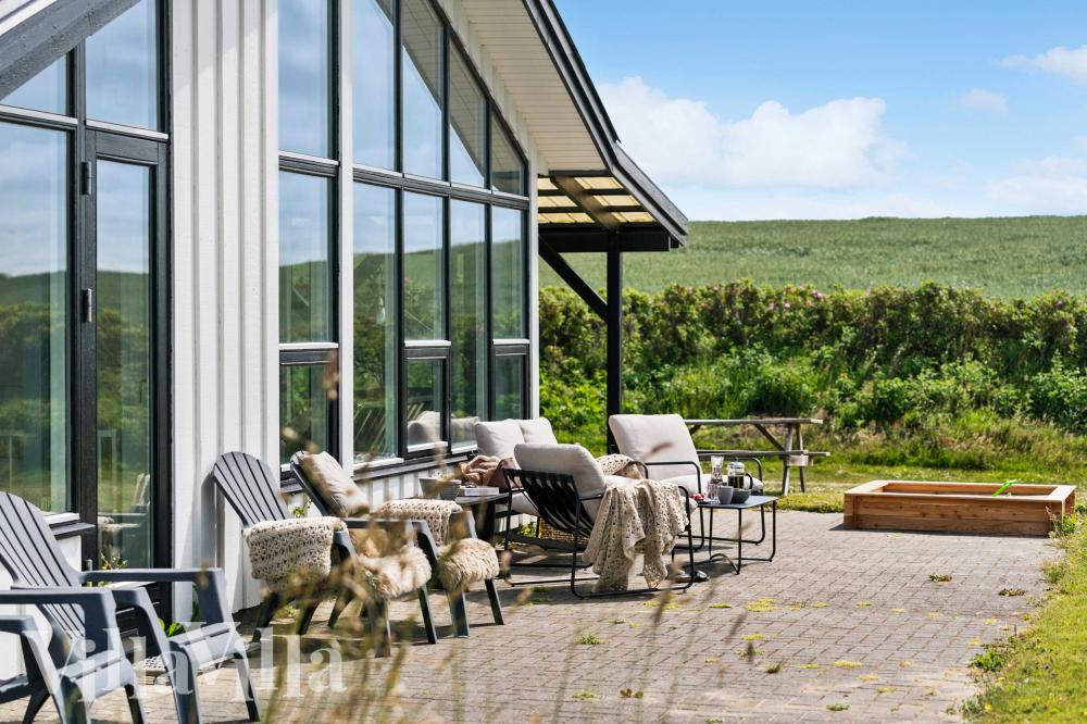 Das Luxusferienhaus Nr. 954 hat eine tolle Terrasse, die mit hochwertigen Gartenmöbeln für 6 Personen ausgestattet ist.