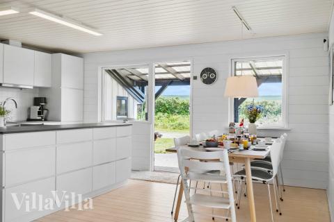 Die Küche in dem Luxusferienhaus Nr. 954 ist so gut ausgestattet, dass man problemlos Mahlzeiten für 8 Personen zubereiten kann.