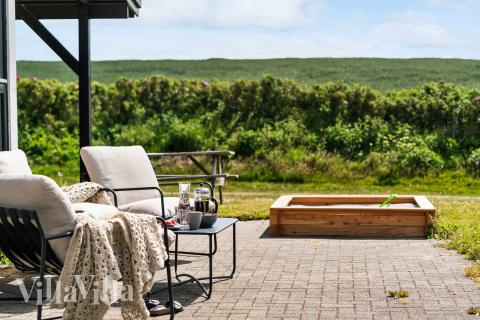 Genießen Sie einen Grillabend auf der Terrasse des Luxusferienhauses Nr. 954 in Westjütland