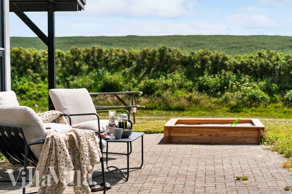 Genießen Sie einen Grillabend auf der Terrasse des Luxusferienhauses Nr. 954 in Westjütland