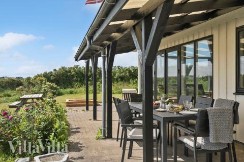 Auf der Terrasse des Ferienhauses Nr. 954 ist Platz für 8 Personen.