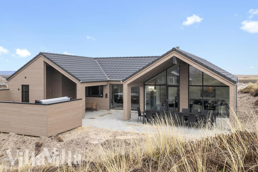 Dieses schöne Poolhaus Nr. 928 mit Platz für 14 Personen liegt in Westjütland