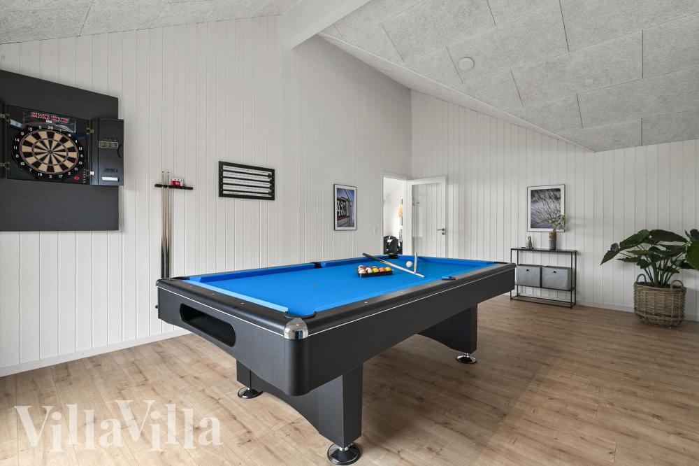 Neben den vielen schönen Stunden, die man im Poolbereich des Hauses verbringen kann, bietet das Luxusferienhaus 928 auch Spielevergnügen bei Billard/Tischtennis und Darts