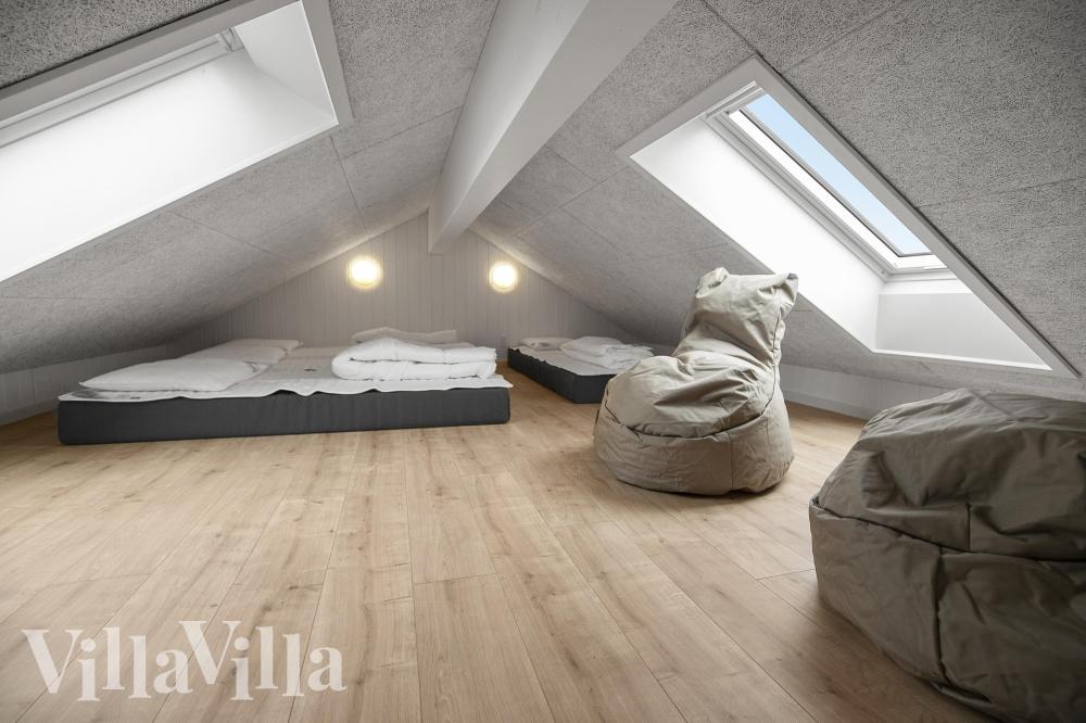Einige der 14 Schlafgelegenheiten befinden sich im Luxusferienhaus Nr. 928 auf dem ausgebauten Dachboden