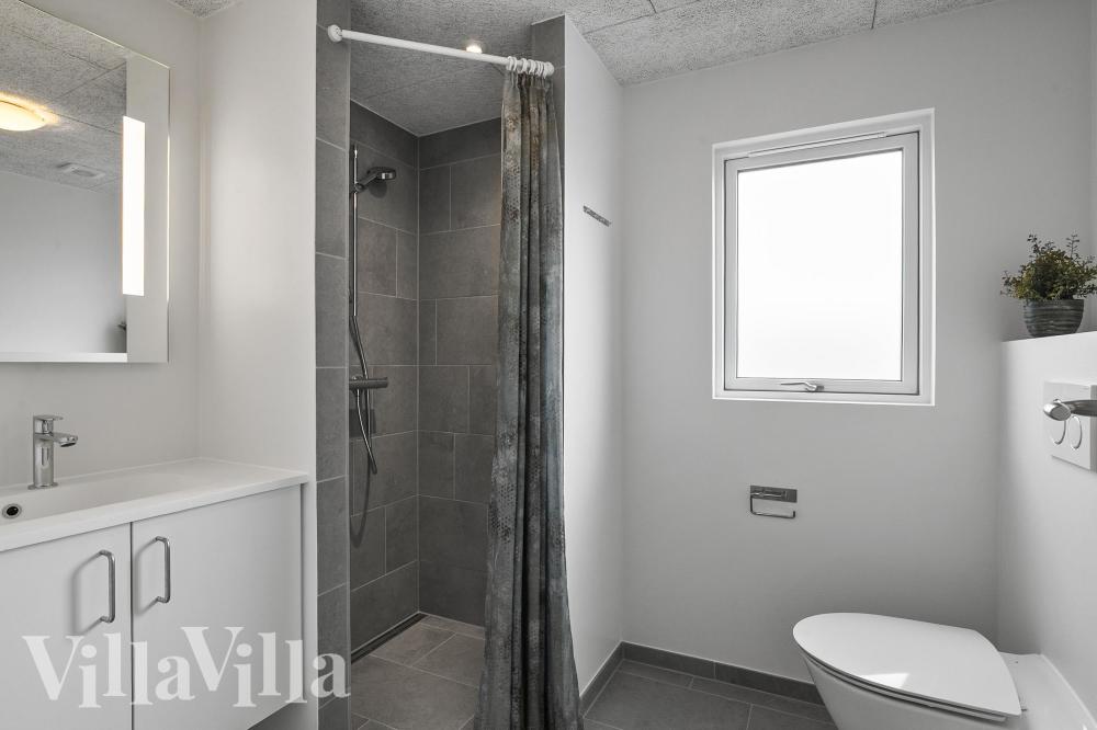 Eines der Badezimmer im Luxusferienhaus Nr. 928