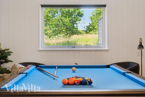 Aktivitätsraum im Luxusferienhaus Nr. 904 mit 5 Schlafzimmern und Platz für 14 Gäste.