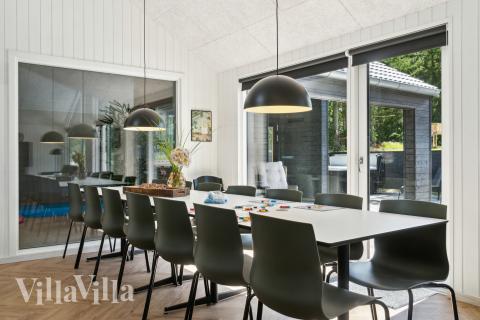 Aufenthaltsraum mit Platz für 14 im Luxusferienhaus Nr. 904.