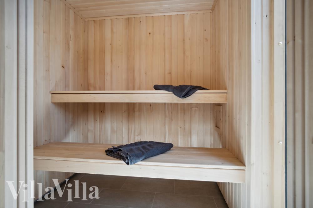 Genießen Sie die heiße Sauna im Luxusferienhaus Nr. 904 für 14 Personen