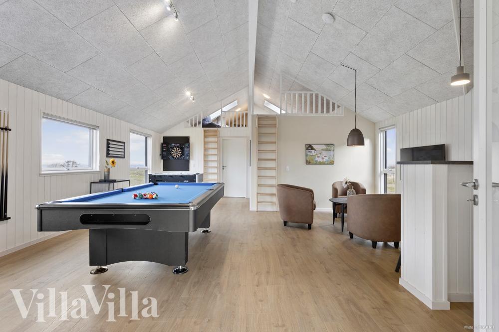 Neben den vielen schönen Stunden, die man im Poolbereich des Hauses verbringen kann, bietet das Luxusferienhaus 916 auch Spielevergnügen bei Billard/Tischtennis und Darts