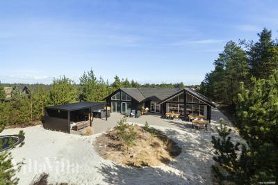 Dieses schöne Poolhaus Nr. 273 mit Platz für 18 Personen liegt in Westjütland